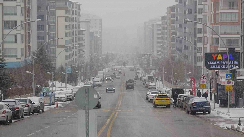 Kar yağışı Malatya'yı esir aldı