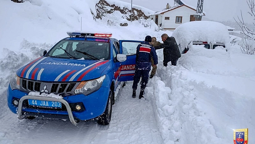 Malatya'da karda mahsur kalan 47 kişi kurtarıldı