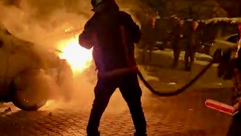 Malatya'da park halindeki araç yandı