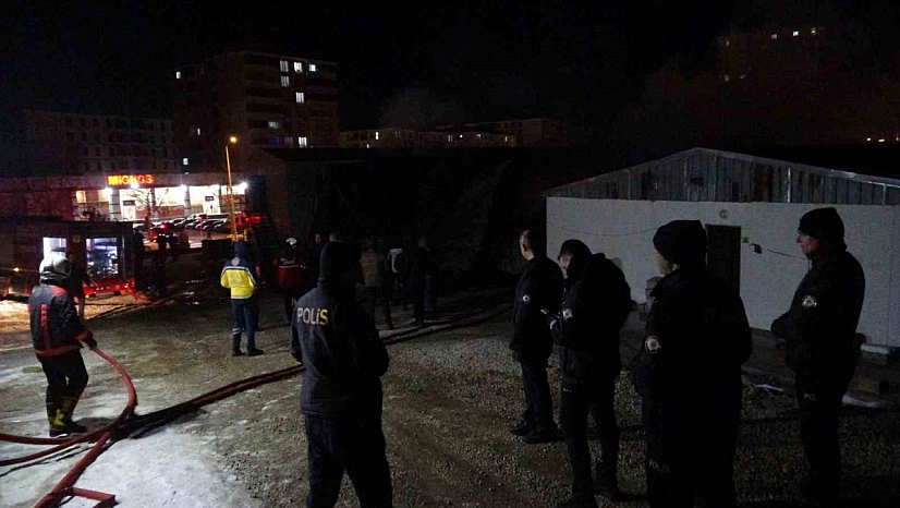 Malatya'da konteynerler alevlere teslim oldu