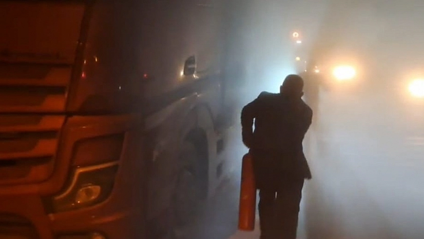 Malatya'da pancar yüklü tır alev aldı