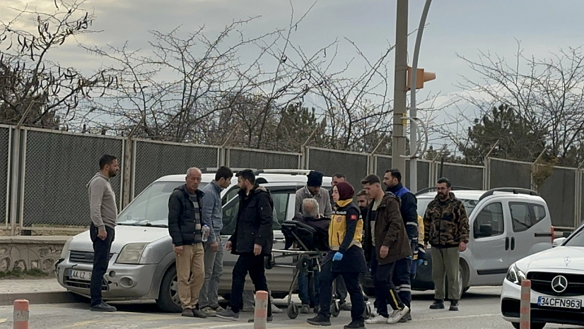 Malatya'da seyir halindeyken rahatsızlanan sürücü kaldırıma çarptı