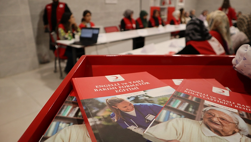 Malatya'da yalnız yaşayan yaşlılara umut: Evde bakım gönüllü eğitimi başladı