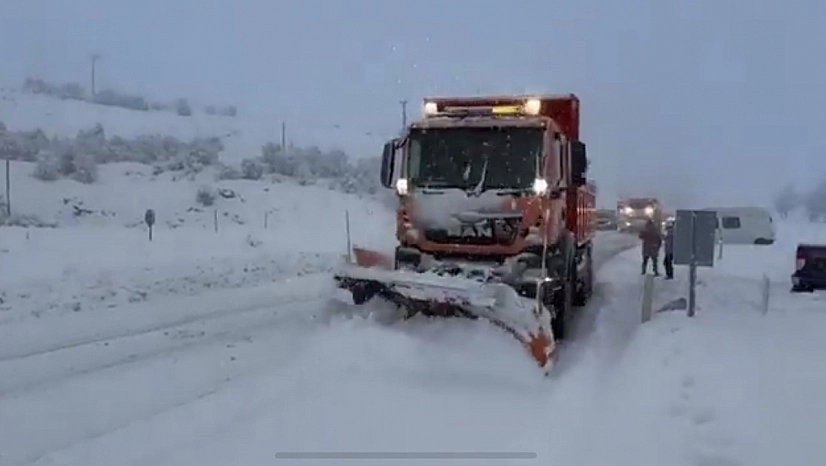 Malatya'da yoğun kar alarmı: Belirli güzergâhlarda araçlara geçici kısıtlama getirildi