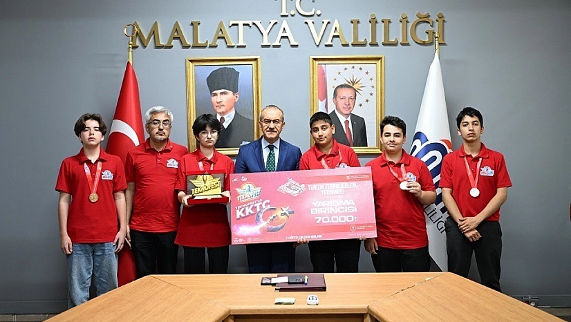 TEKNOFEST şampiyonu Malatyalı öğrencilerden Vali Yavuz'a ziyaret