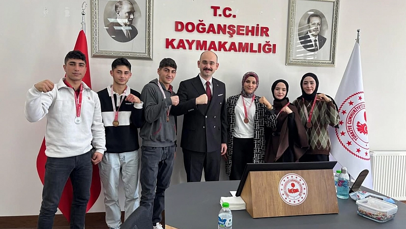 Malatyalı sporcular bilek güreşine damga vurdu
