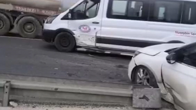 Minibüs ile otomobil çarpıştı: 2 yaralı