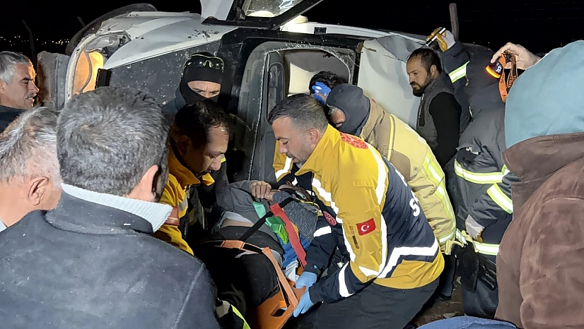 Minibüs takla atarak devrildi: 4 yaralı