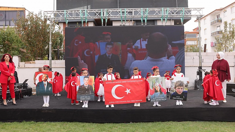 Minikler 102. Yılı Şenlikle Kutladı