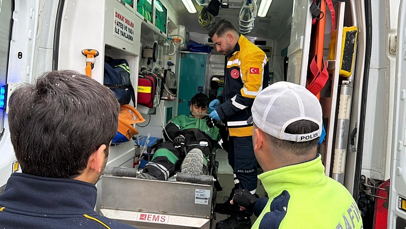 Motosikletle otomobil çarpıştı: 1 yaralı