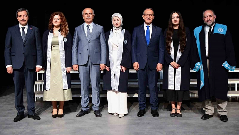 Malatya Turgut Özal Üniversitesi ilk mezunlarını verdi