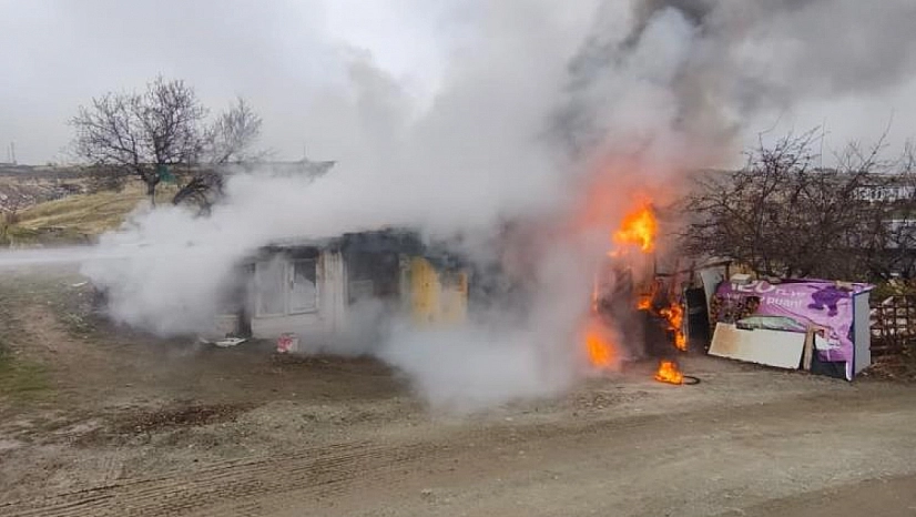Odunluk deposunda yangın çıktı