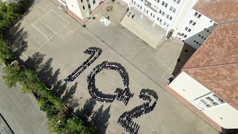 Öğrencilerden Cumhuriyetin 102. yılına anlamlı koreografi