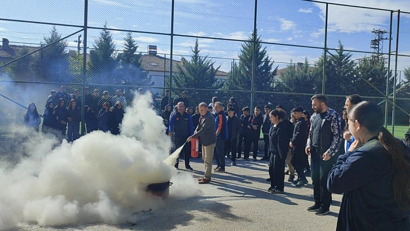 Öğrencilere yangın eğitimi verildi