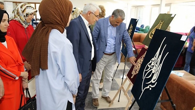 Öğrencilerden hat sergisi