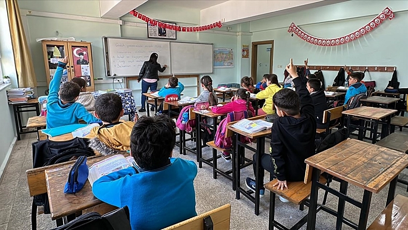 Öğretmenlerin gözü kulağı bu duyurudaydı: Başvuru takvimi açıklandı!