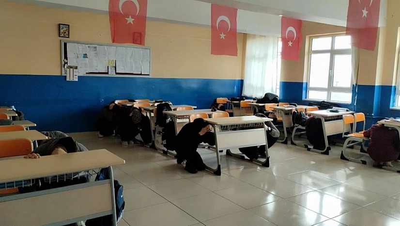 Okullarda deprem tatbikatı gerçekleştirildi