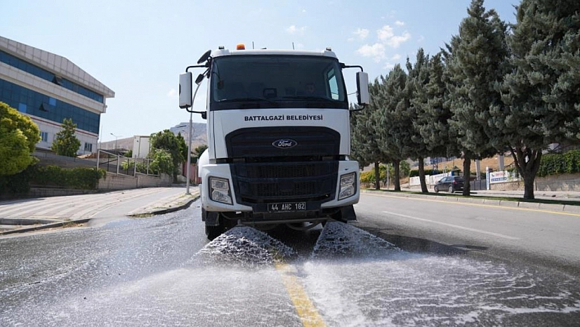 Orduzu ve Başharık'ta yollar yıkandı, sokaklar temizlendi