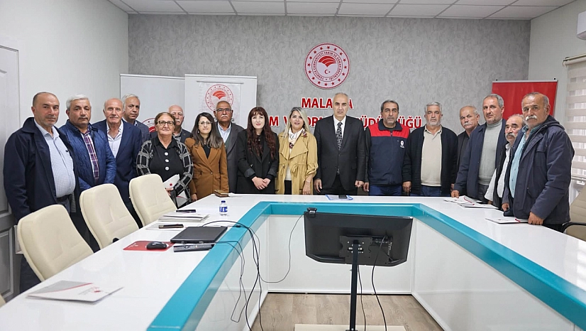Osman Akar, üreticilere sertifikalarını verdi