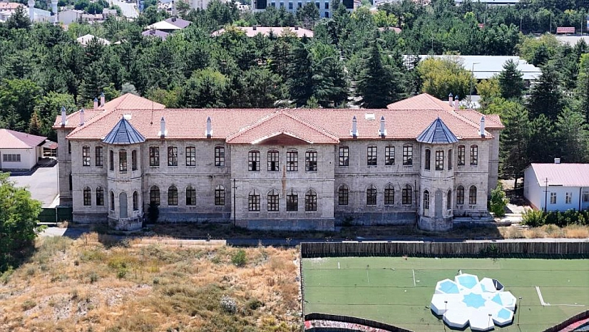 Osmanlı'dan günümüze kesintisiz eğitim veren 11 okuldan biri