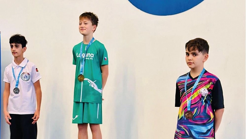 Paletli yüzme yarışlarında dünya 3.'sü oldu