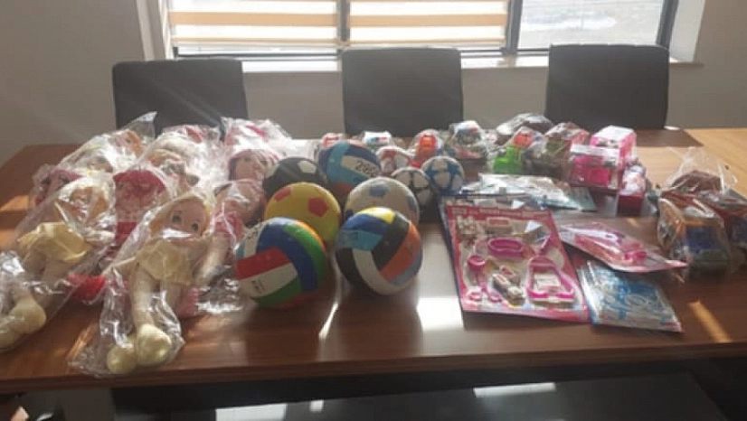 Sağlık çalışanlarından hasta çocuklara sürprizi