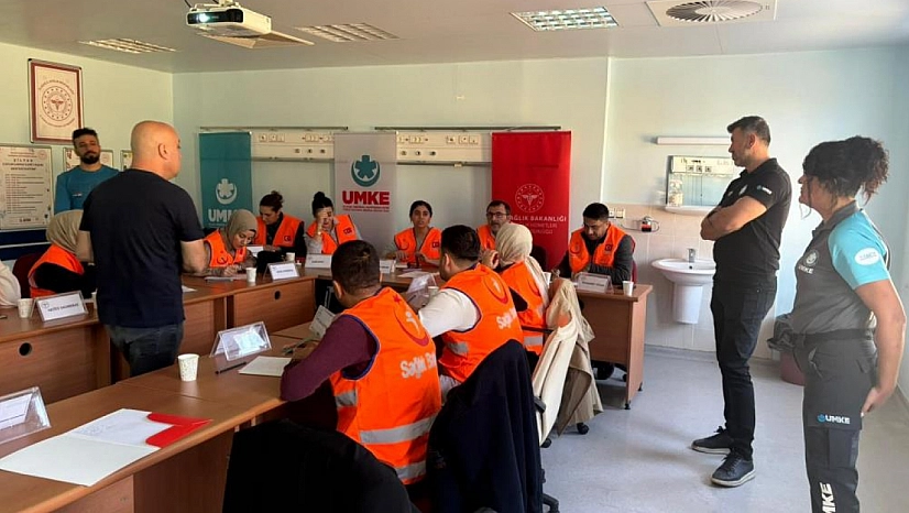Sağlıkçılara afet eğitimi verildi