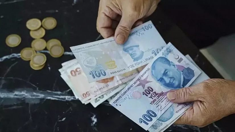 SGK resmen duyurdu! Emekli maaş farkları hesaplara yatıyor: İşte ödeme yapılacak tarih!