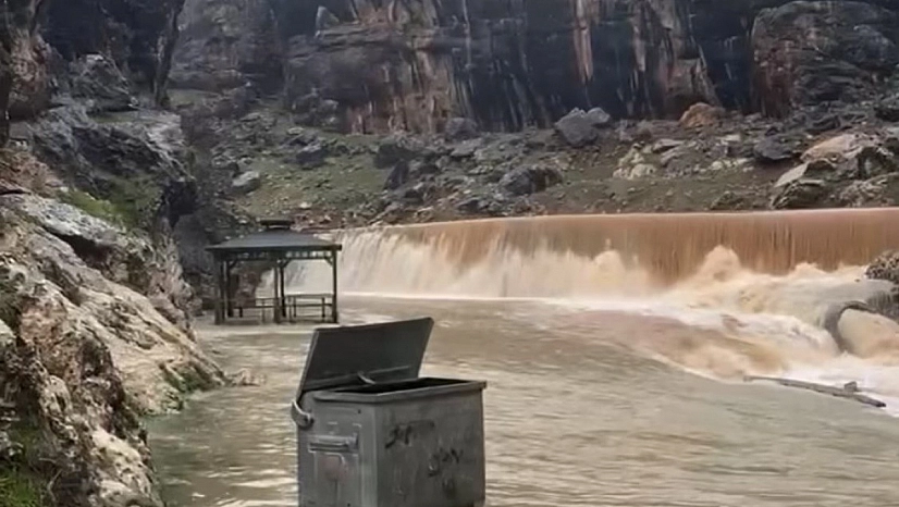 Sinek Çayı'nın su seviyesi yağışlarla yükseldi