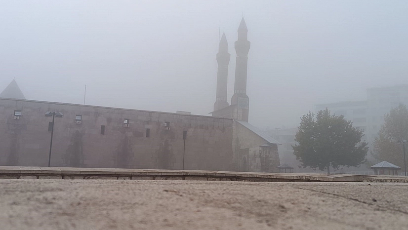 Sis tüm şehri sardı: Göz gözü görmedi!