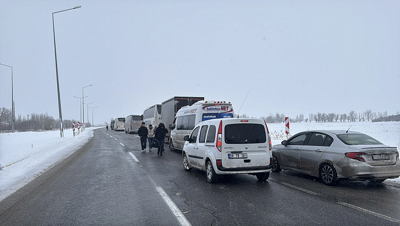 Sivas-Malatya kara yolu ulaşıma kapandı