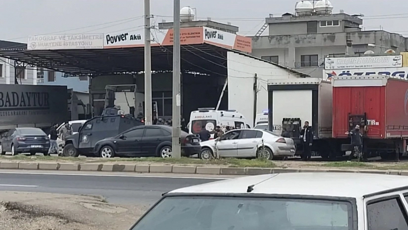 Sokak ortasında silahlı kavga: 4 yaralı