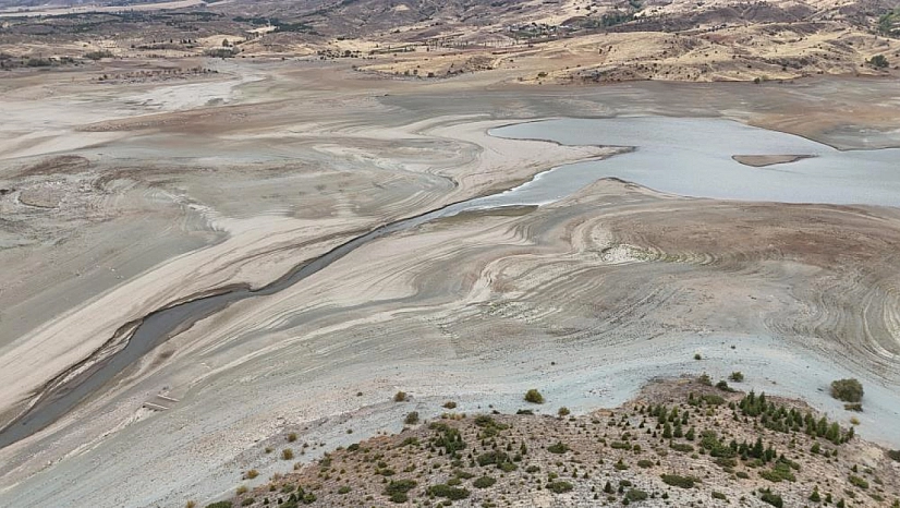 Sürgü Barajı kuraklık alarmı veriyor! Çaylar kurudu, su seviyesi kritik düzeyde