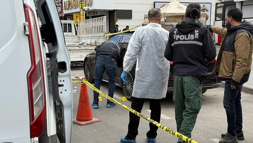 'Tadilat' nedeniyle çıkan silahlı kavga kameraya yansıdı