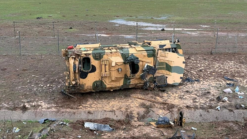 TAG Otoyolu'nda kontrolden çıkan askeri araç devrildi: 10 asker yaralandı