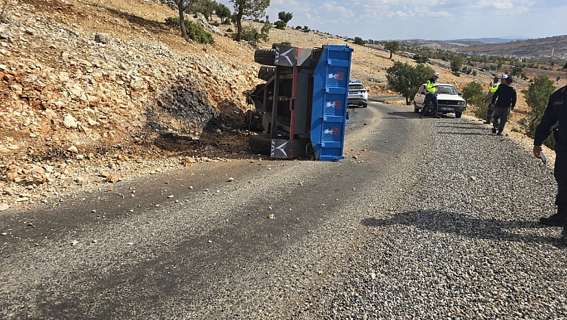 Traktör devrildi: 2 yaralı