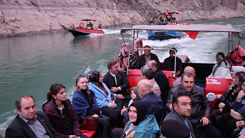 Vali Aydoğdu Karanlık Kanyon'da tekne turuna katıldı