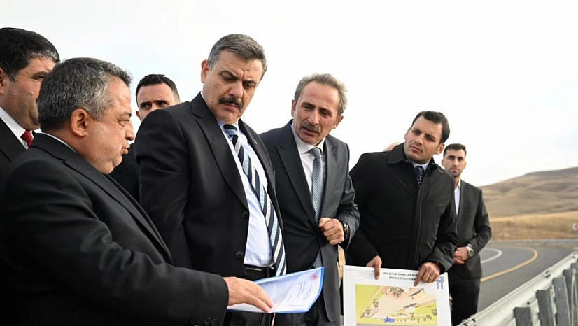 Vali Çiftçi, Köprüköy'de çalışmaları yerinde inceledi