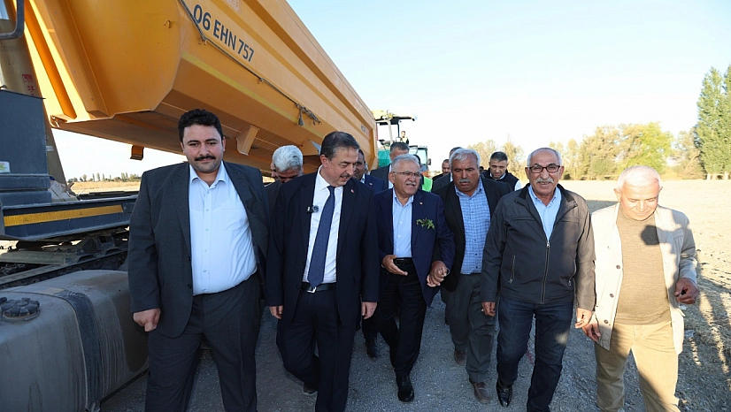 Yeşilhisar'da asfalt çalışmalarını yerinde inceledi