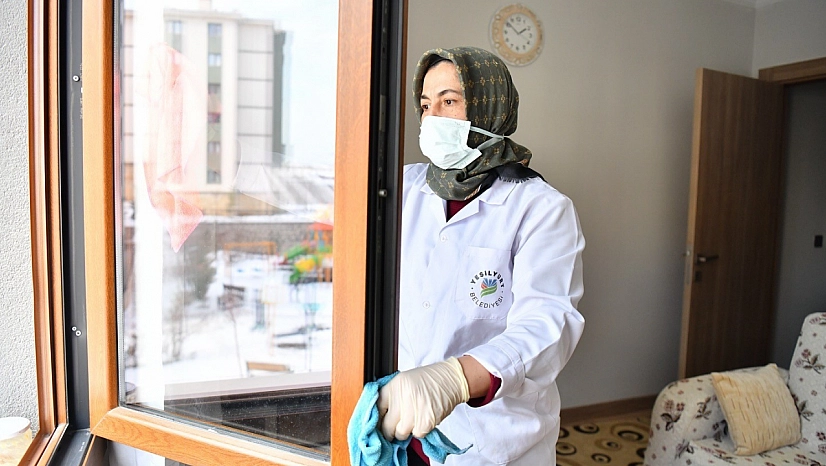 Yeşilyurt'ta büyükler baş tacı olmaya devam ediyor