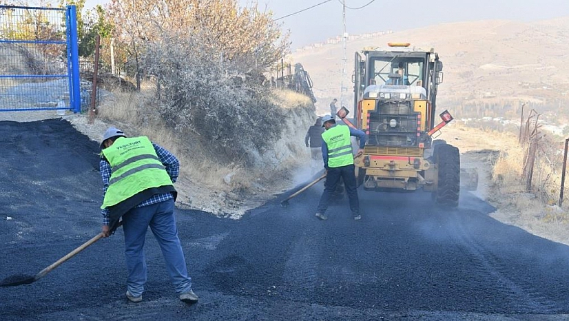 Yeşilyurt'ta ulaşım konforu artıyor: Banazı Yeni Mahallesi 3 kilometrelik asfalt çalışmasıyla modernleşiyor
