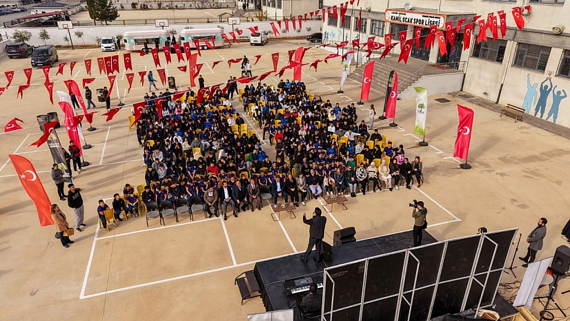 Yılmaz, lise ve üniversite öğrencileri ile buluştu