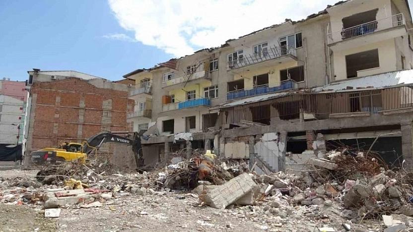 26 Kişinin Hayatını Kaybettiği Apartman Davasında Karar Çıktı! Malatya'da Mimar ve İnşaat Mühendisi Tutuklandı...