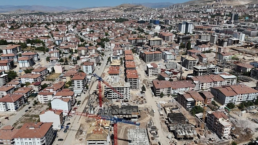 Malatya'da 16 kişinin öldüğü deprem davasında! Belediye çalışanları da ceza aldı