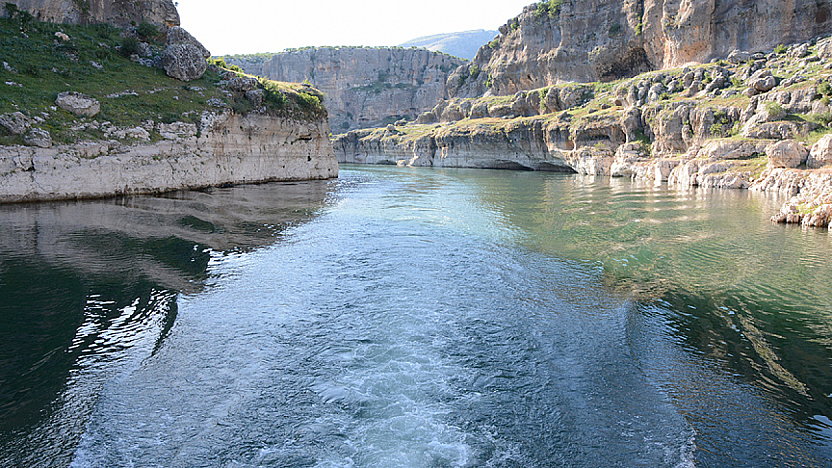 Elektrik Üretiminde Kilit Rol Oynuyor: Yarım Asırlık Barajdan Besleniyor… Fırat Nehri'nin Kalbi Malatya'da Atıyor