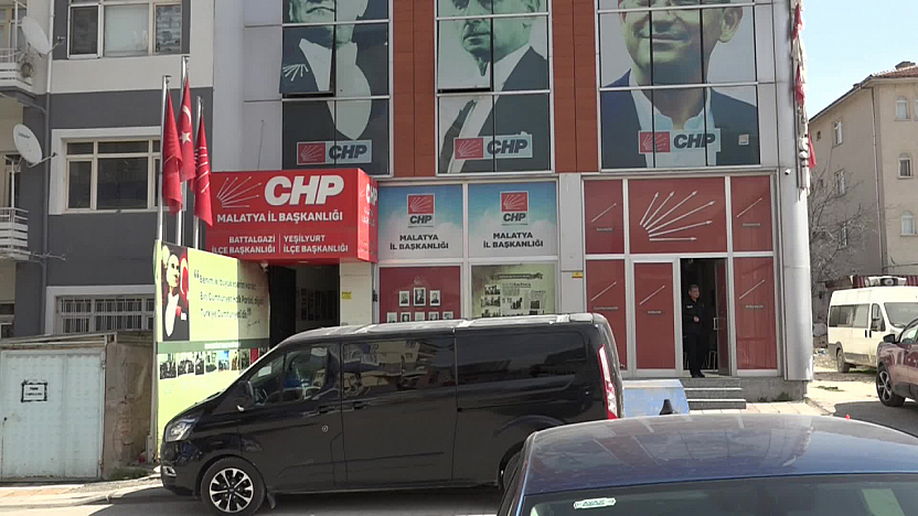 Malatya CHP'de Çilingirli Devir Teslim! Kilitler Kırıldı, Koltuk Değişti