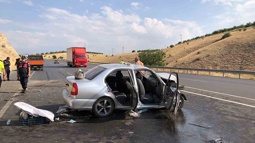 Malatya Akçadağ yolunda 3 araç birbirine girdi: Yaralılar var...