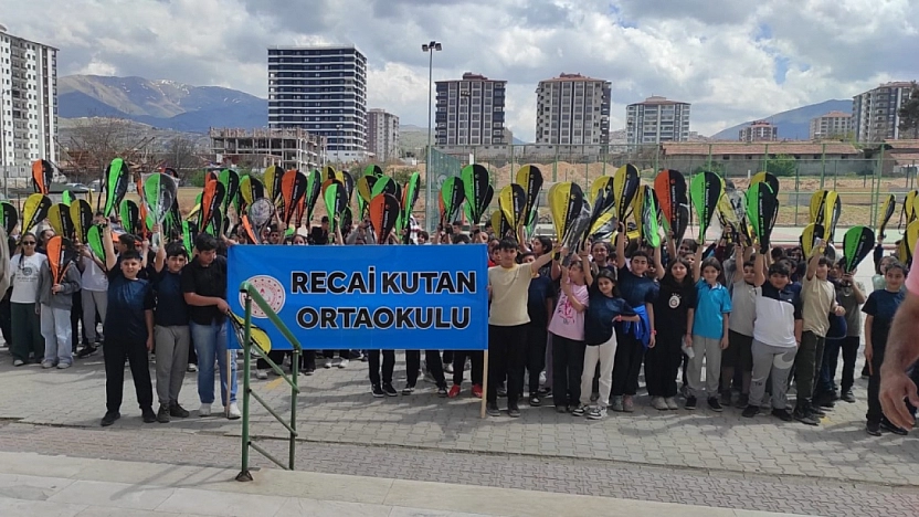 Malatya'da velilere şok mesaj: Federasyon hediye etti, okul yönetimi geri istedi..!