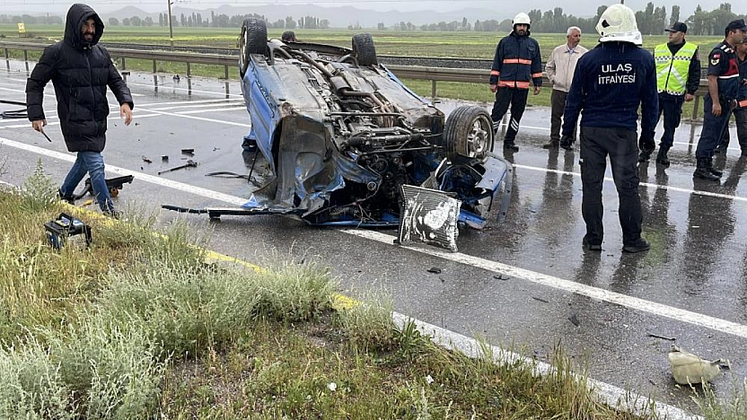 Sivas-Malatya yolunda can pazarı: 1 ölü, 3'ü çocuk 4 yaralı