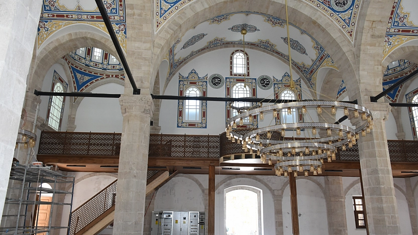 Taş taş numaralandırıldı, çelikle güçlendirildi! Yeni Cami'de ince işçilik yapılıyor